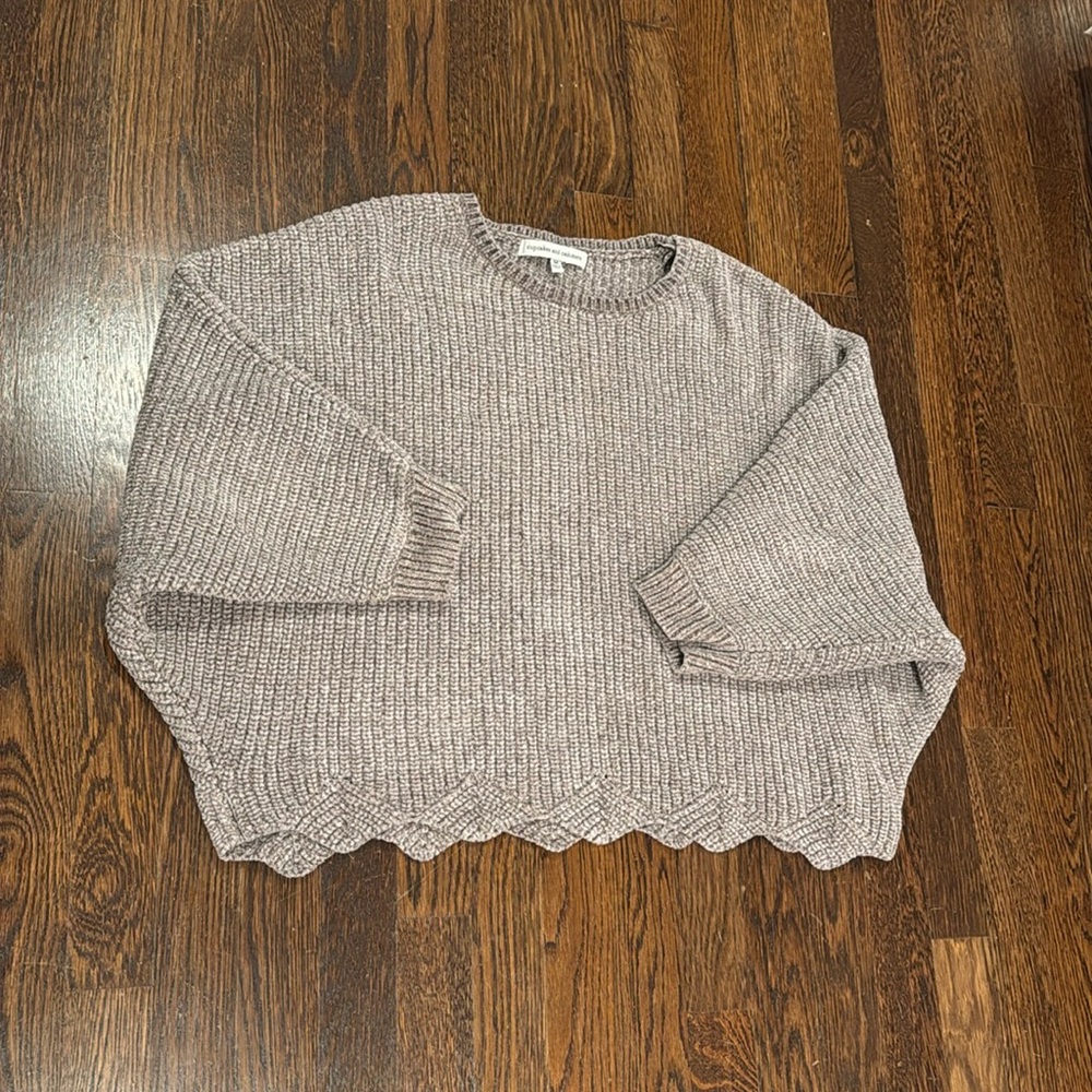Cupcakes and Cashmere super soft batwing sweater taupe with gold Sz M like new!